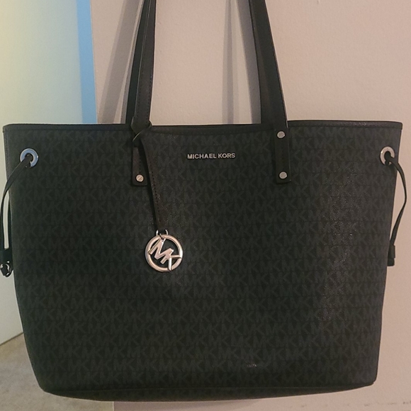Navy blue Michael Kors bag - Picture 2 of 3